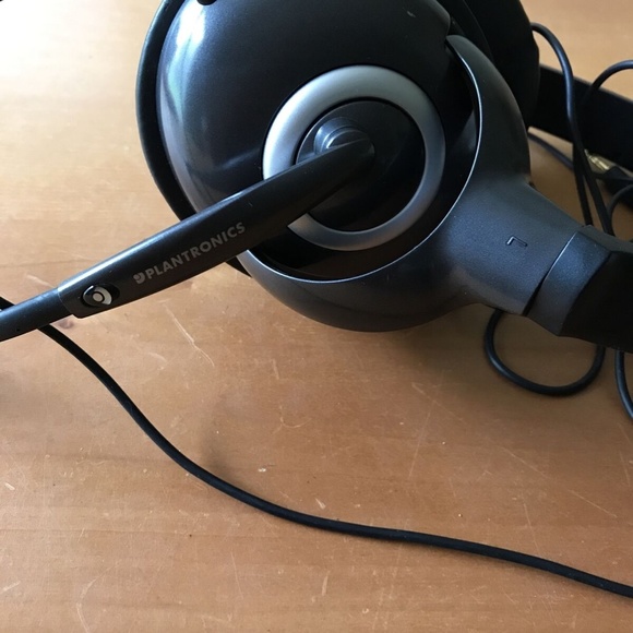 Plantronics Wired Headset With Mic. - Picture 2 of 6